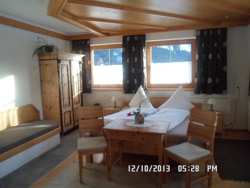 Haus Kroell Elisabeth Apartment Zell am Ziller Room photo