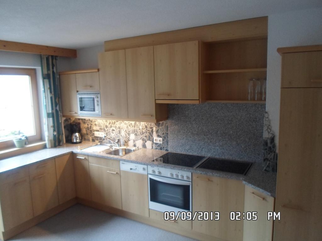 Haus Kroell Elisabeth Apartment Zell am Ziller Room photo