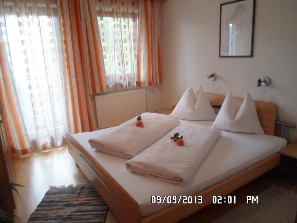 Haus Kroell Elisabeth Apartment Zell am Ziller Room photo